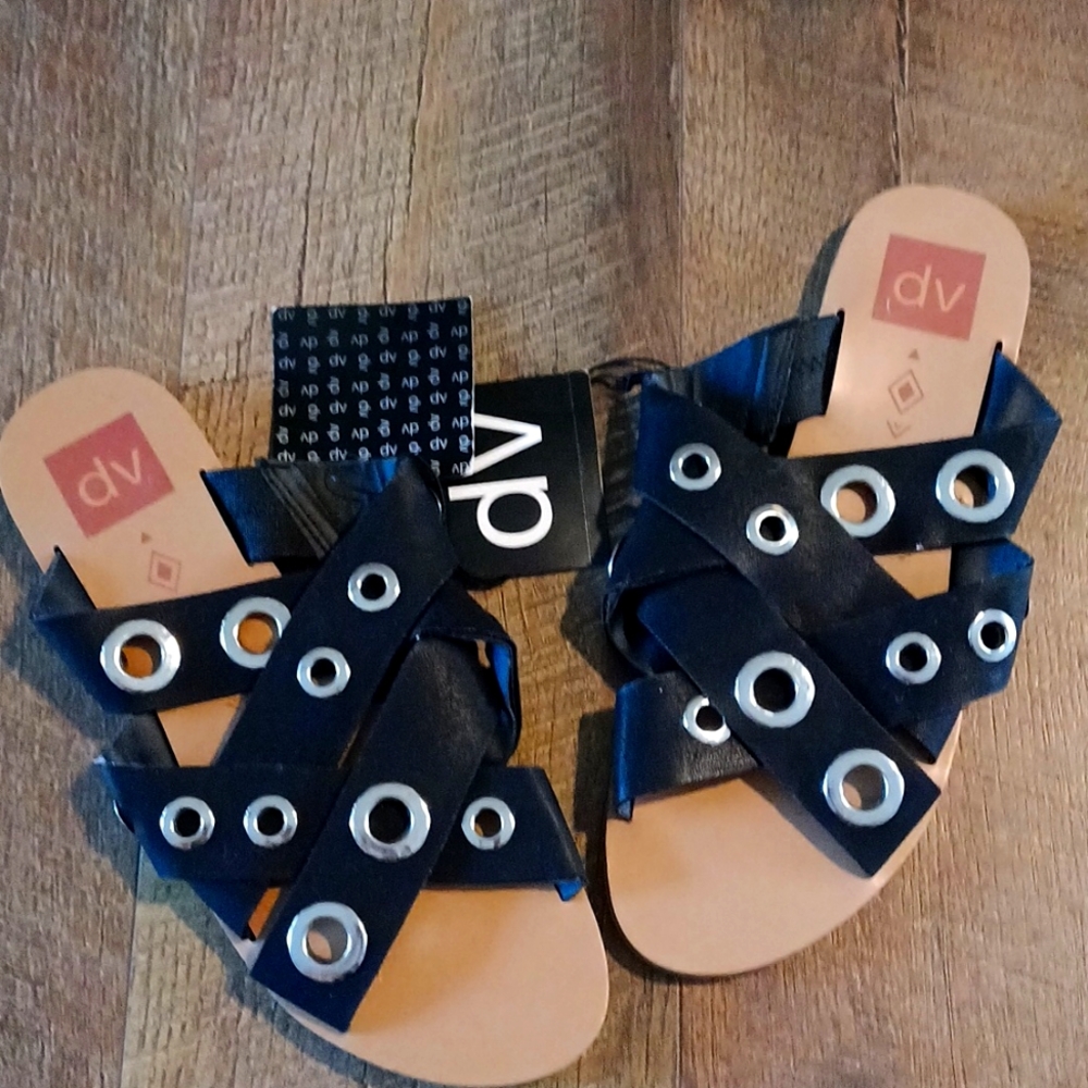 DV sandals new with tags 🖤
